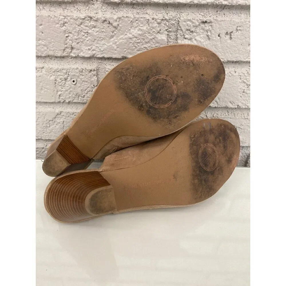 Adrienne Vittadini Women Suede Peep Toe Nude Heeled Sandal Size 8.5